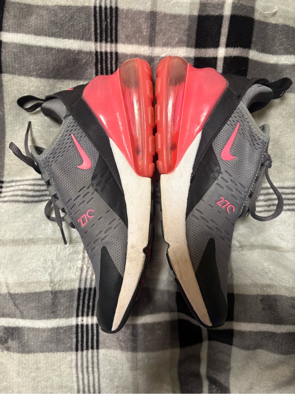 USED | Nike Gray & Pink 270 Running Sneakers